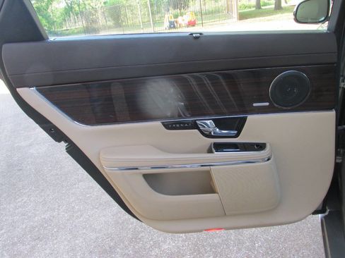 Used 2011 Jaguar XJ L image 24