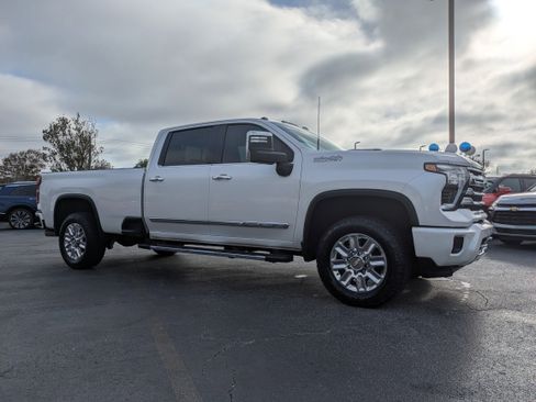 Used 2025 Chevrolet Silverado 3500 High Country w/ Technology Package image 3