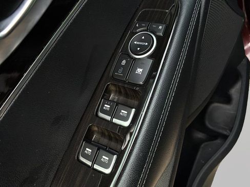 Used 2020 Kia Sorento LX FWD image 12