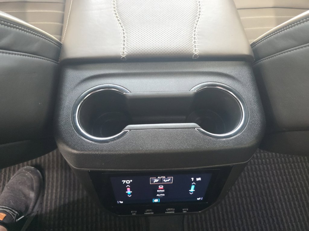 Used 2025 GMC Yukon Denali Ultimate AWD/4WD image 30