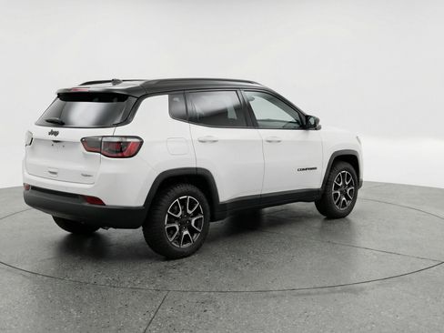 Used 2025 Jeep Compass Trailhawk AWD/4WD image 9