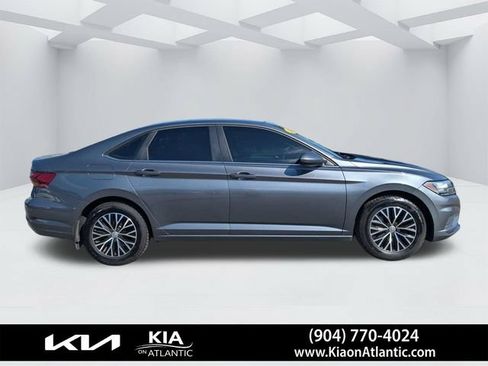 Used 2019 Volkswagen Jetta SE FWD image 2