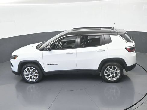 Used 2025 Jeep Compass Limited AWD/4WD image 44