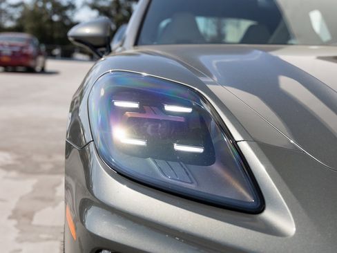 Certified 2025 Porsche Panamera 4S image 13