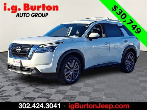 Used 2023 Nissan Pathfinder SL w/ SL Premium Package image 3