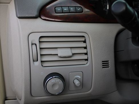 Used 2006 Buick Lucerne CXL w/ Luxury Package image 13