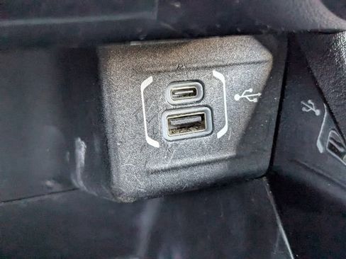 Used 2023 Jeep Compass Limited image 21