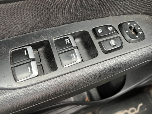 Used 2017 Kia Soul + FWD image 19