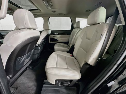 Used 2025 Kia Telluride S FWD image 30