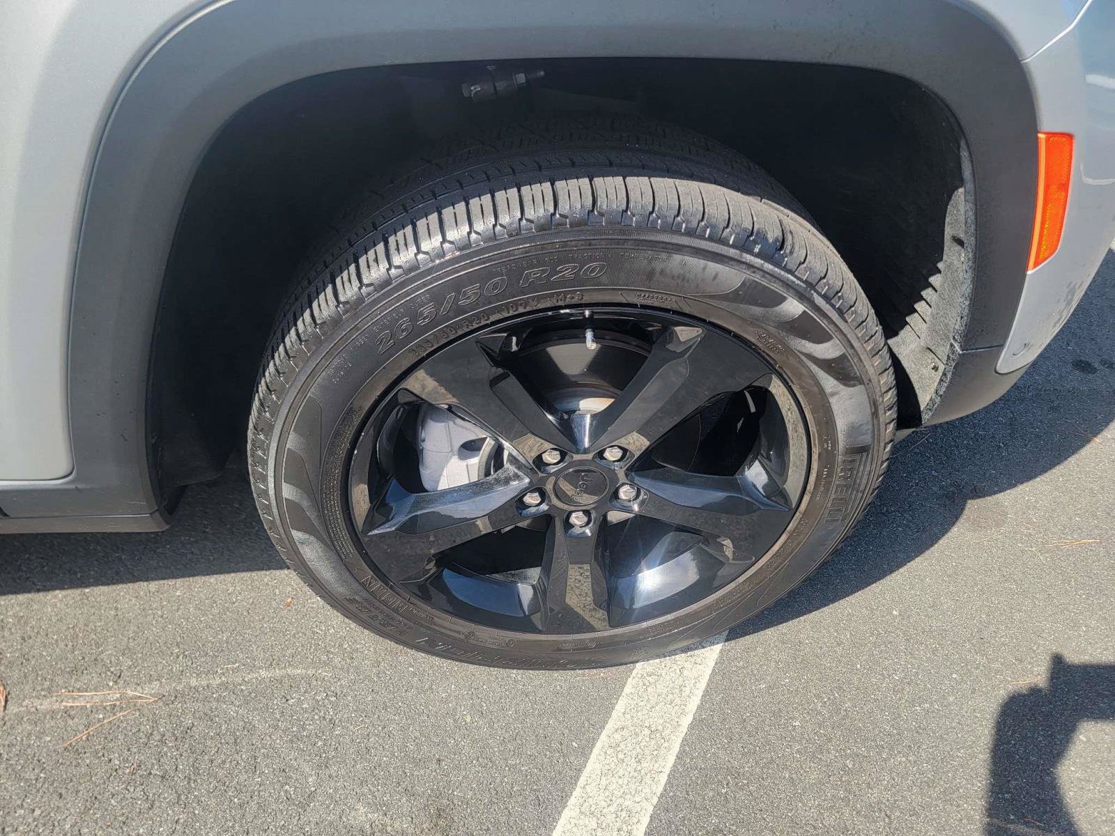 Certified 2025 Jeep Grand Cherokee Limited w/ Luxury Tech Group II RWD image 6