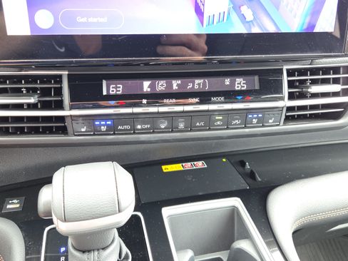 Certified 2025 Toyota Sienna Platinum AWD/4WD image 26