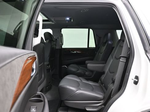 Used 2020 Cadillac Escalade Premium Luxury AWD/4WD image 11