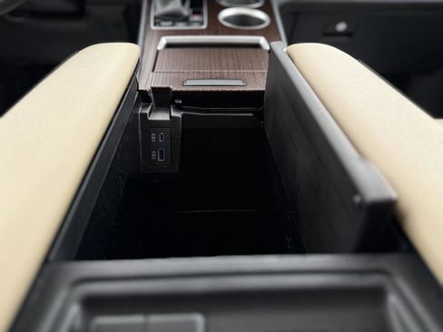 Used 2023 Toyota Sienna XLE image 22