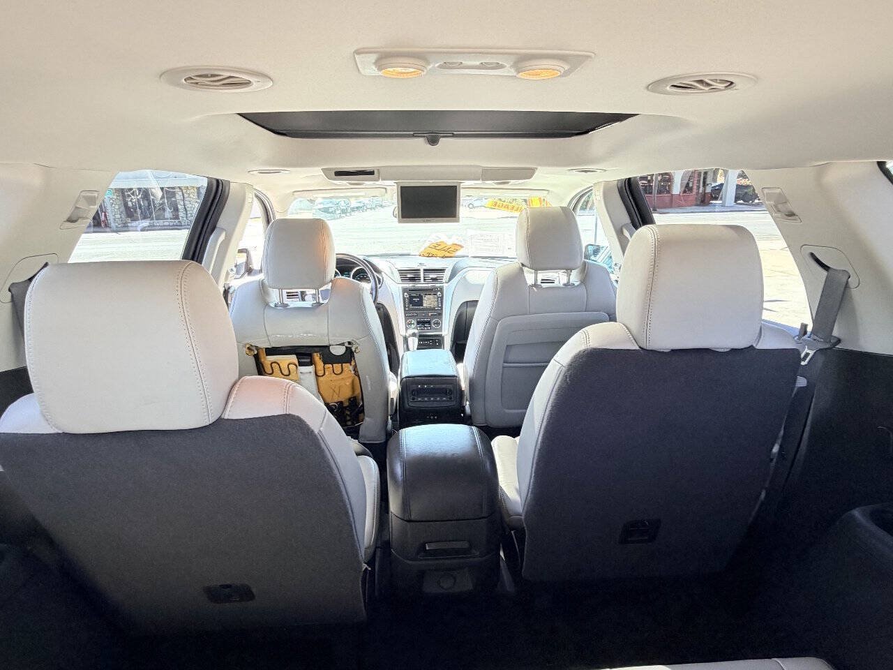 Used 2011 Chevrolet Traverse LTZ FWD image 18