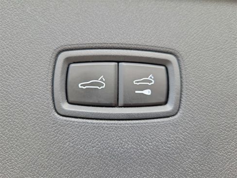 Used 2025 Porsche Cayenne Base image 18