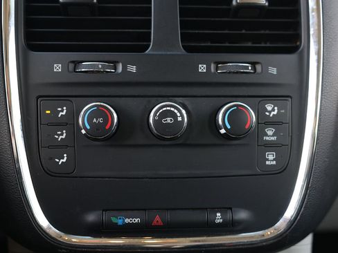 Used 2015 Dodge Grand Caravan American Value Package image 31