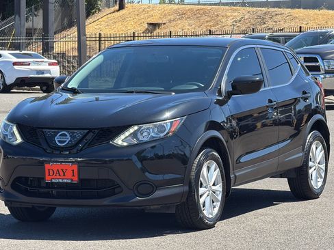 Used 2018 Nissan Rogue Sport S w/ S Appearance Package FWD image 10