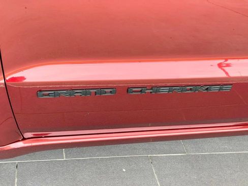 Used 2022 Jeep Grand Cherokee Laredo X AWD/4WD image 10
