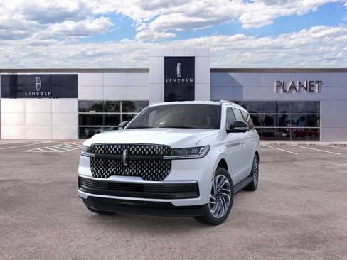 New 2026 Lincoln Navigator Premiere AWD/4WD image 2