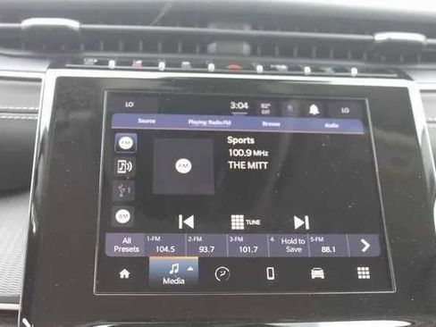 Used 2023 Jeep Grand Cherokee Laredo image 17