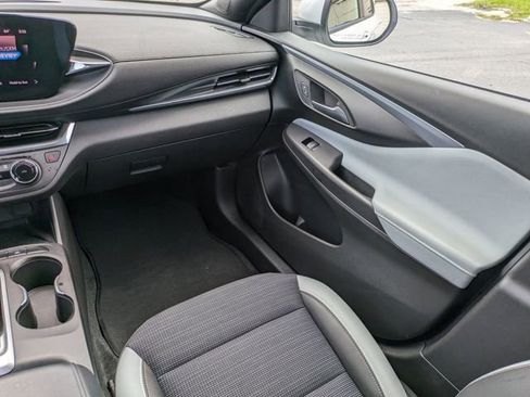 Used 2024 Buick Envista Preferred w/ Convenience II Package FWD image 17