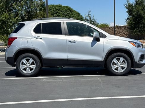 Used 2022 Chevrolet Trax LT w/ LT Convenience Package AWD/4WD image 10