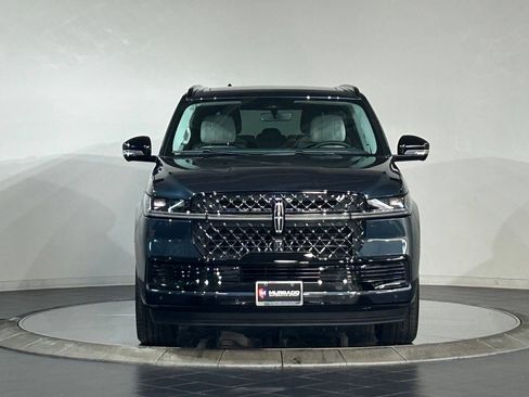 New 2026 Lincoln Navigator Reserve w/ Jet Appearance Package AWD/4WD image 3
