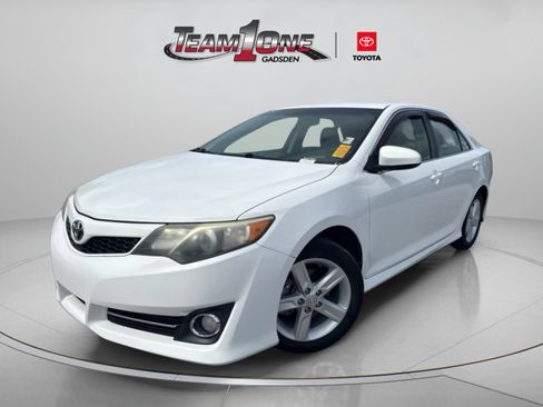 Used 2014 Toyota Camry SE FWD image 4
