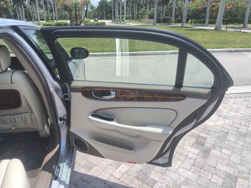 Used 2006 Jaguar XJ Vanden Plas RWD image 30
