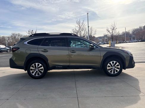 Used 2024 Subaru Outback Premium image 7
