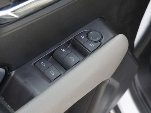 Used 2024 Chevrolet Colorado ZR2 w/ Technology Package AWD/4WD image 15
