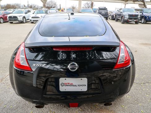 Used 2016 Nissan 370Z w/ Sport Package image 18