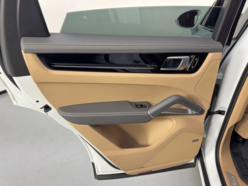 Used 2019 Porsche Cayenne Turbo image 47