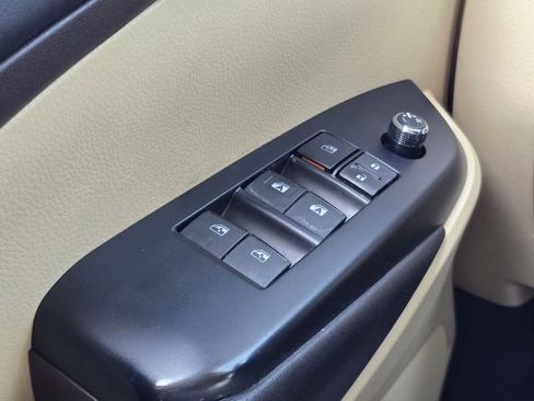 Used 2017 Toyota Highlander XLE image 15