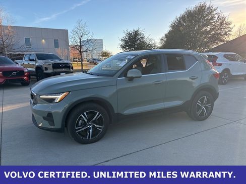 Certified 2025 Volvo XC40 B5 Core image 1