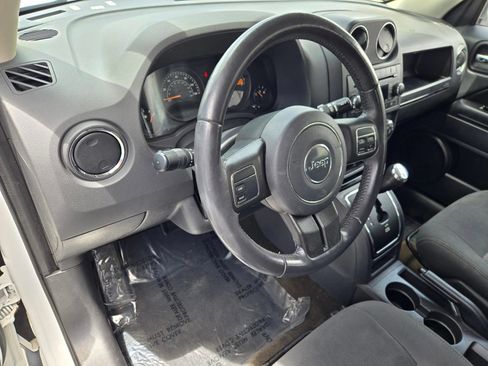 Used 2017 Jeep Patriot Latitude AWD/4WD image 21