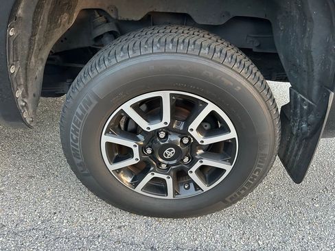 Used 2015 Toyota Tundra SR5 w/ SR5 Upgrade Package image 9