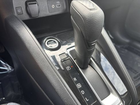 Used 2025 Nissan Versa SV FWD image 41