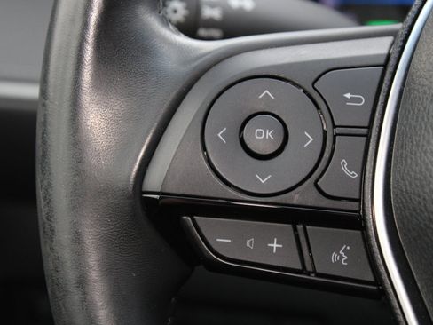 Used 2021 Toyota Venza XLE image 25