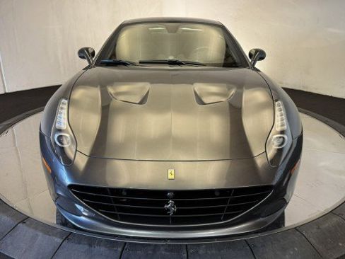 Used 2017 Ferrari California T image 24