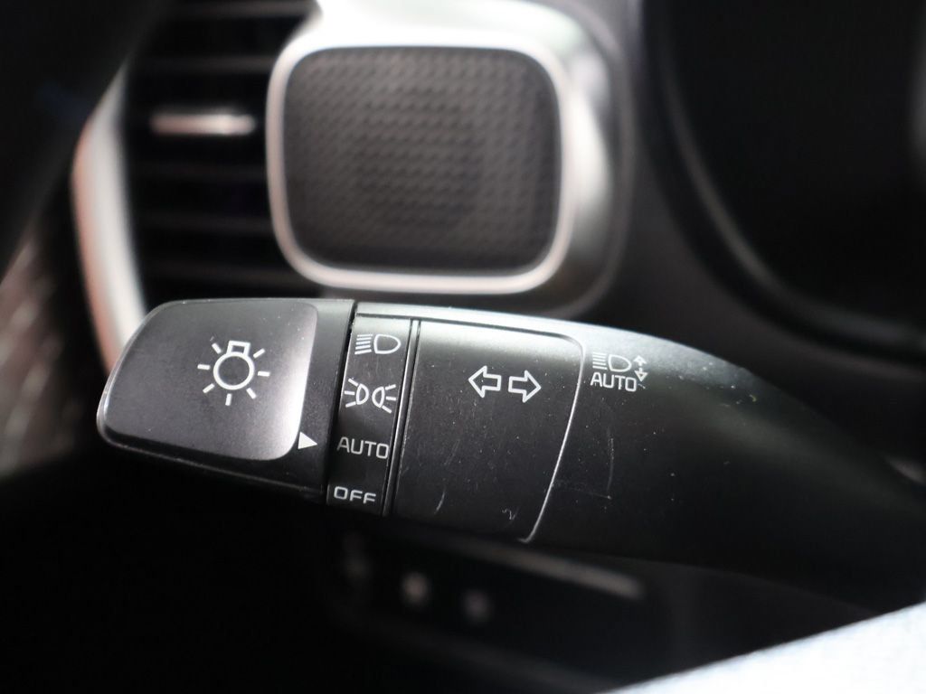 Used 2023 Kia Soul LX w/ LX Technology Package FWD image 36