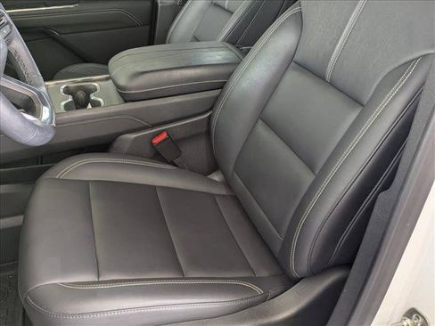 Used 2024 GMC Acadia Elevation FWD image 11