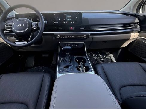 New 2026 Kia Carnival FWD image 5