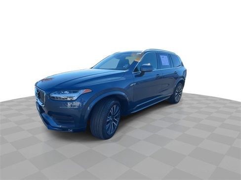 Used 2022 Volvo XC90 T6 Momentum w/ Protection Package image 4