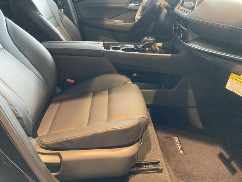 New 2026 Nissan Rogue SV image 32