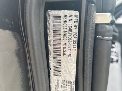 Used 2023 Jeep Grand Cherokee Overland w/ Luxury Tech Group IV image 32