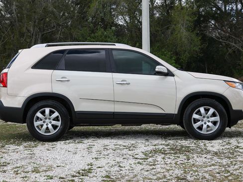 Used 2012 Kia Sorento LX w/ Convenience Pkg image 11