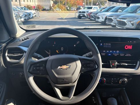 Used 2025 Chevrolet TrailBlazer LT image 32