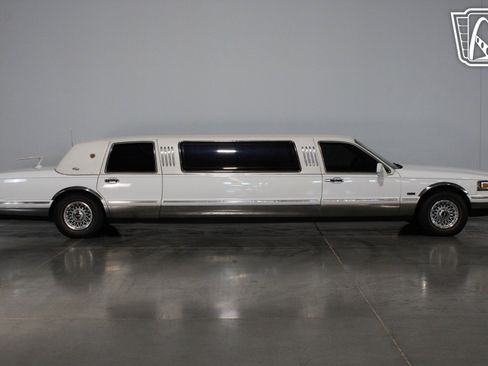 Used 1996 Lincoln Town Car Executive image 28