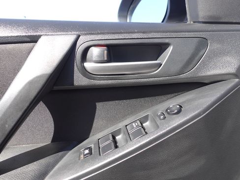 Used 2013 MAZDA MAZDA3 i SV FWD image 15